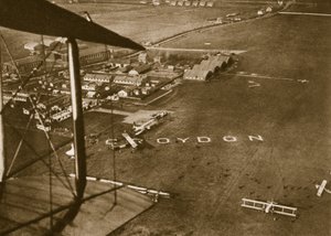 1925年のロンドン空港（セピア写真） 作： English Photographer